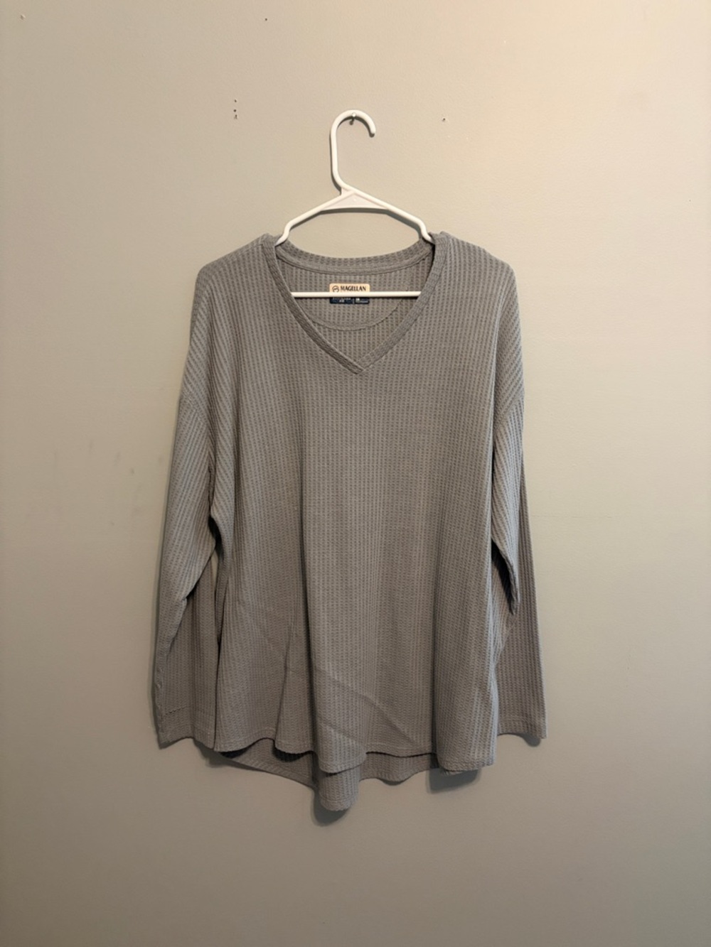 Magellan Outdoors Light Gray Waffle V-Neck Long Sleeve Top